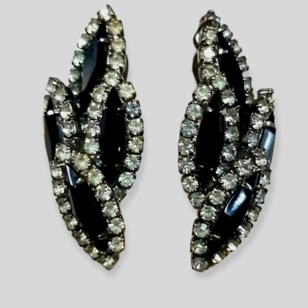 Vintage 1950s Black and Clear Rhinestone Clip Earrings - Picture 2 of 14